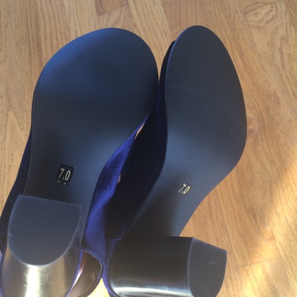 Madden chunky blue velvet heels NWOT size 7M - Picture 7 of 8